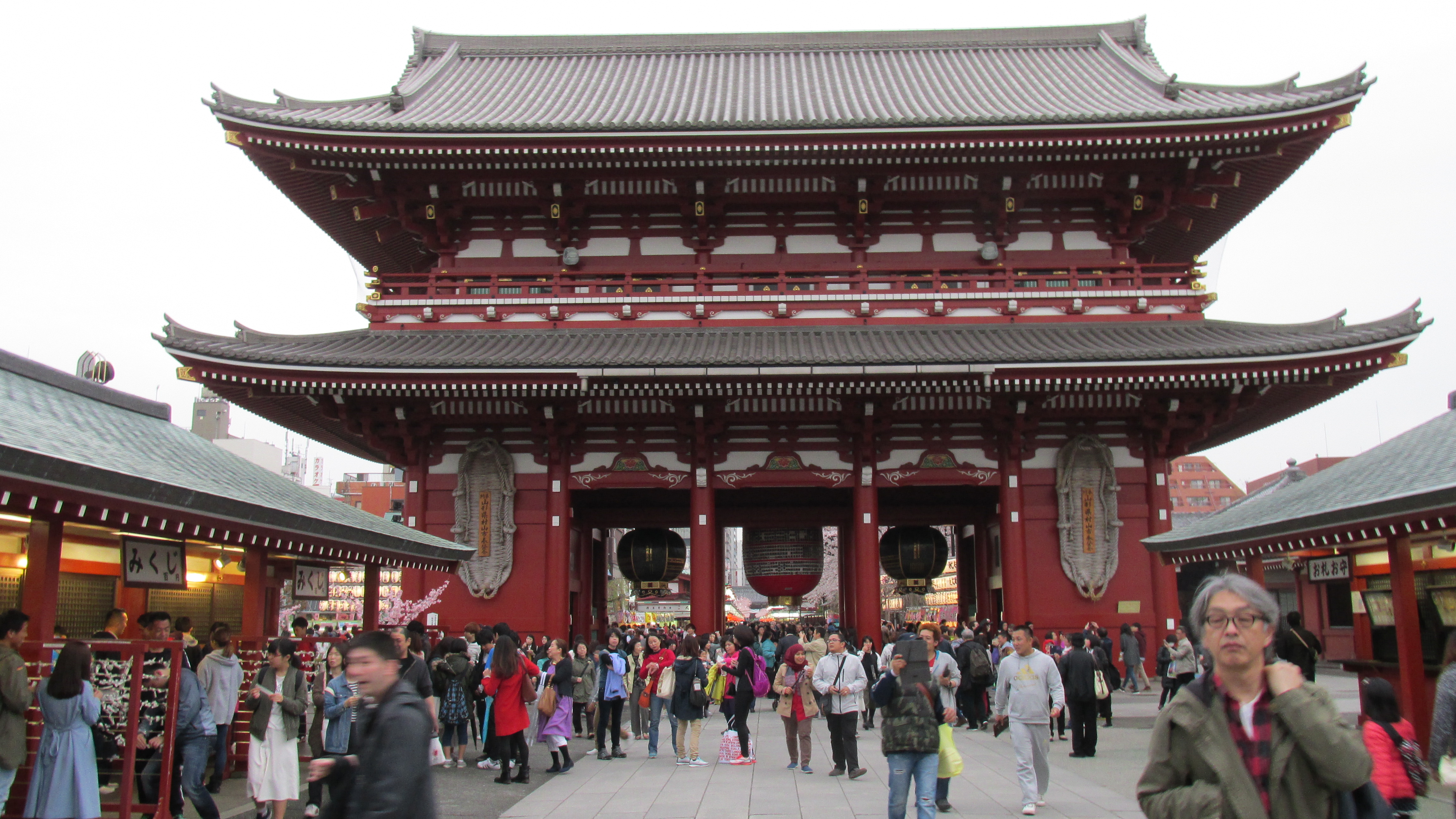 В Японии участились случаи обмана туристов со стороны фальшивых монахов