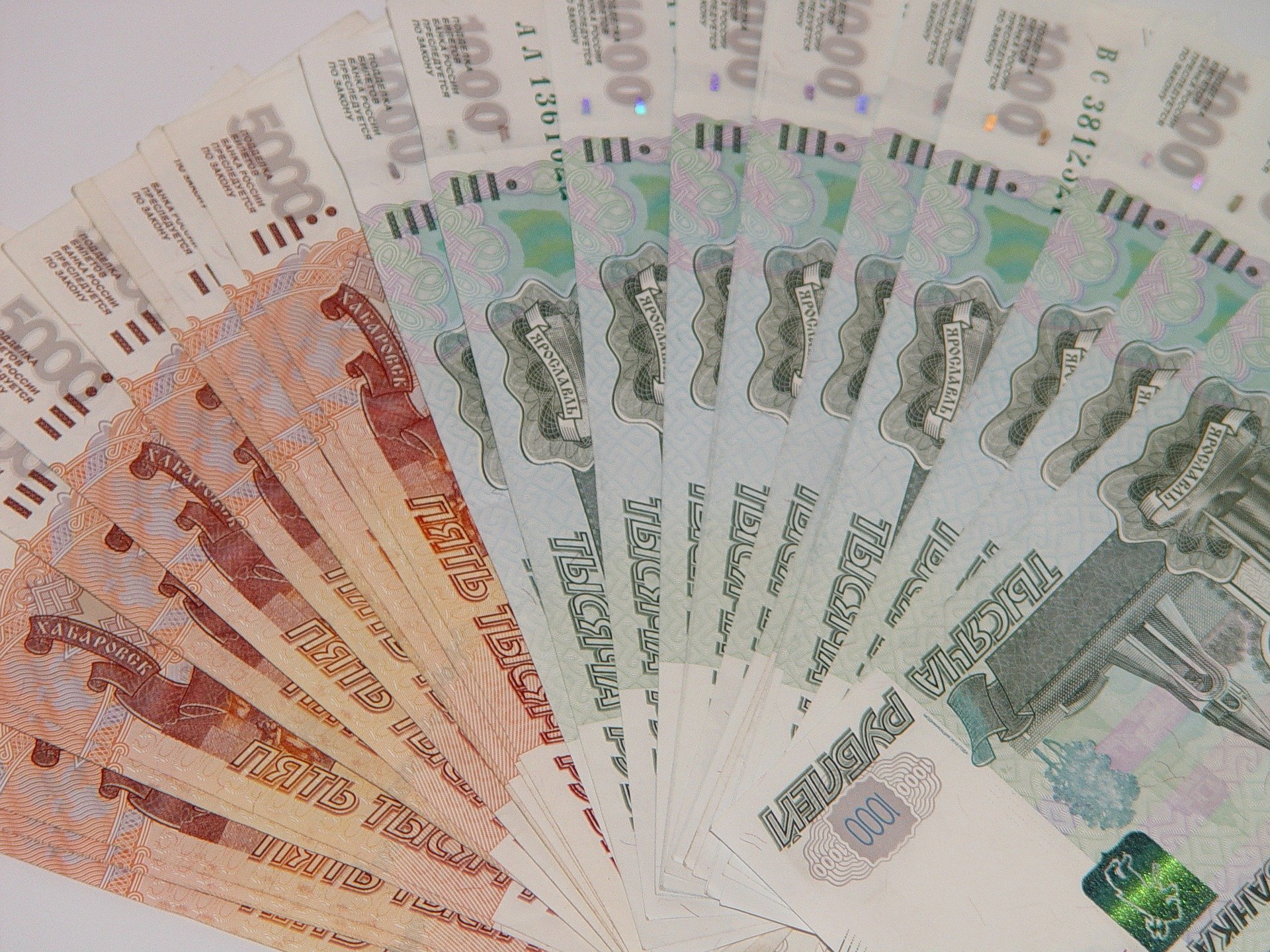 Можно ли обменять в Японии рубли на йены?