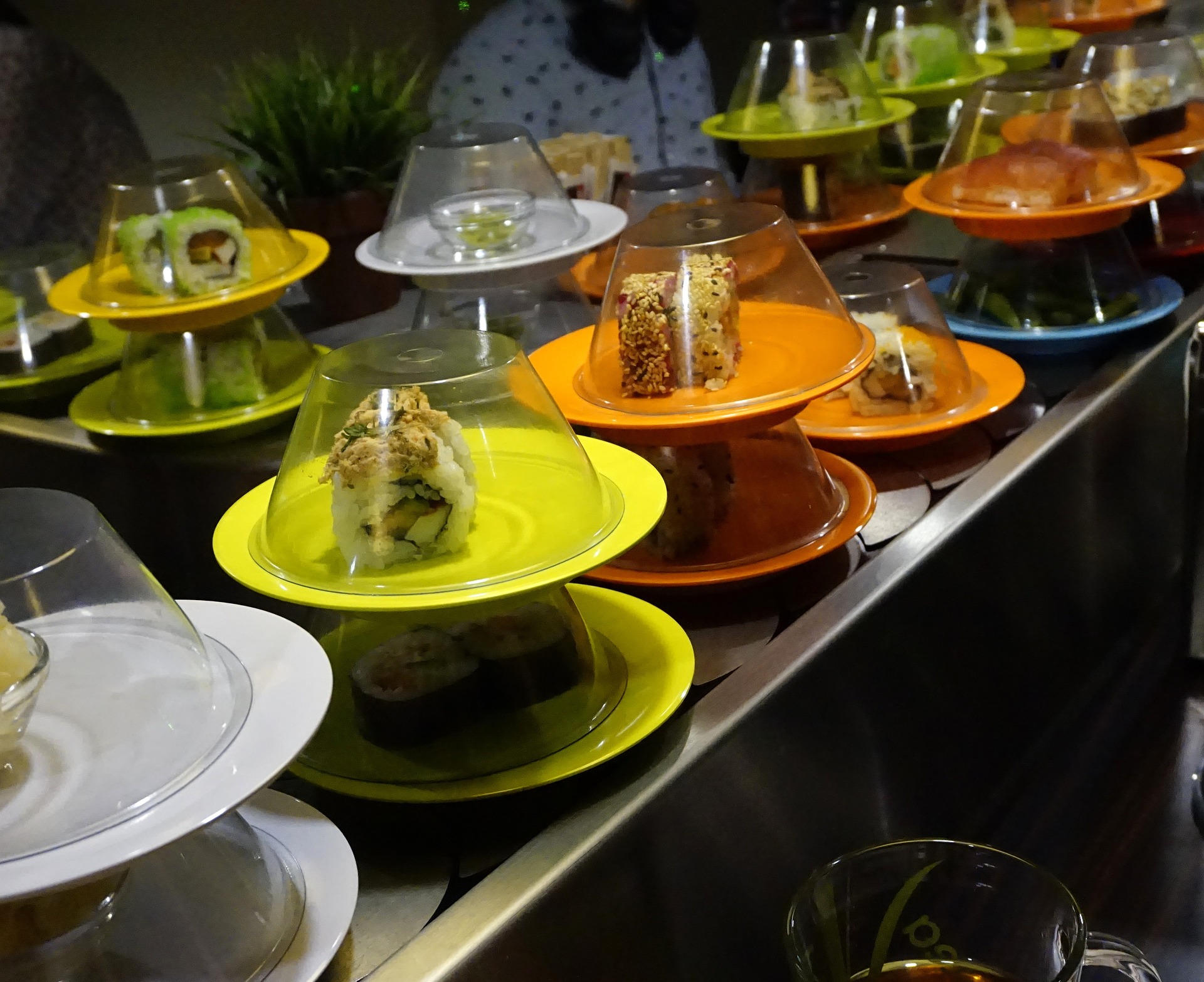 Проблемы ленточных суши ресторанов в Японии