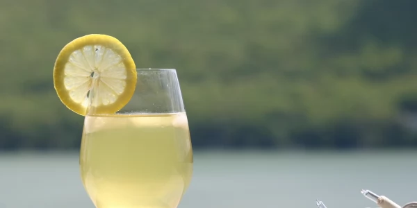 Горячий лимонад один из любимых зимних напитков в Японии