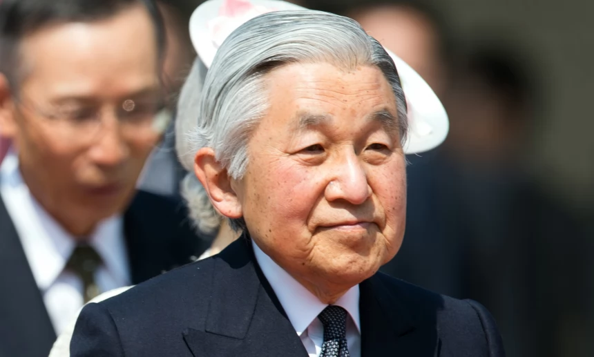 В силу вступил закон об отречении императора Японии