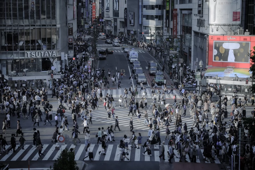 В Токио решили бороться с коронавирусом с помощью отключения света