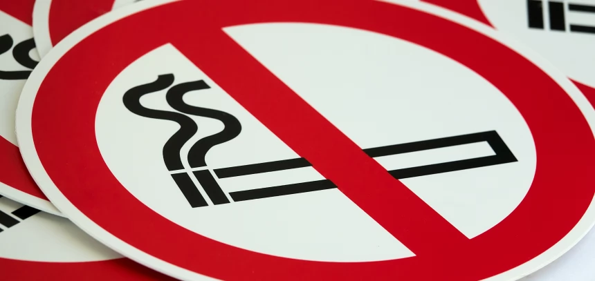 В Японии принят закон ограничивающий курение